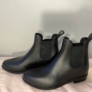 Black chelsea rain boots